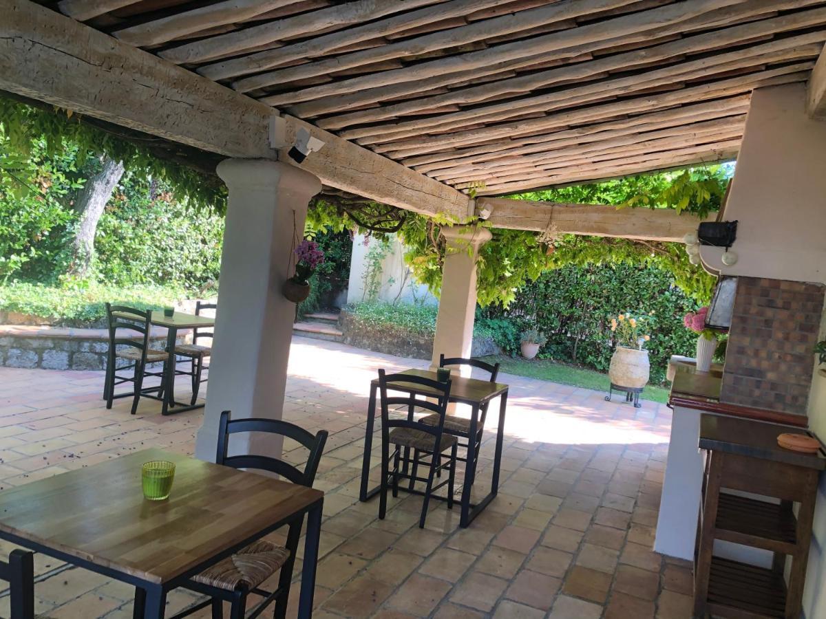 Le Mas De La Source Bed & Breakfast Мужен Екстериор снимка