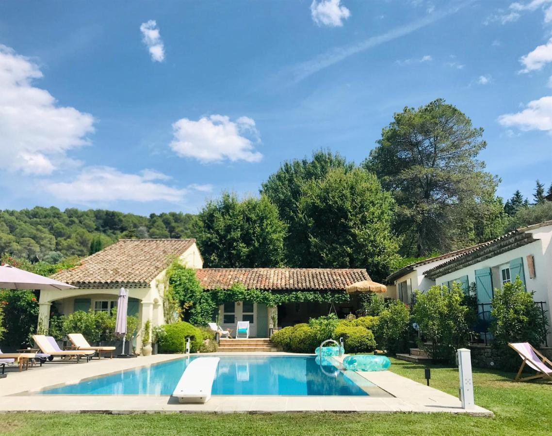 Le Mas De La Source Bed & Breakfast Мужен Екстериор снимка