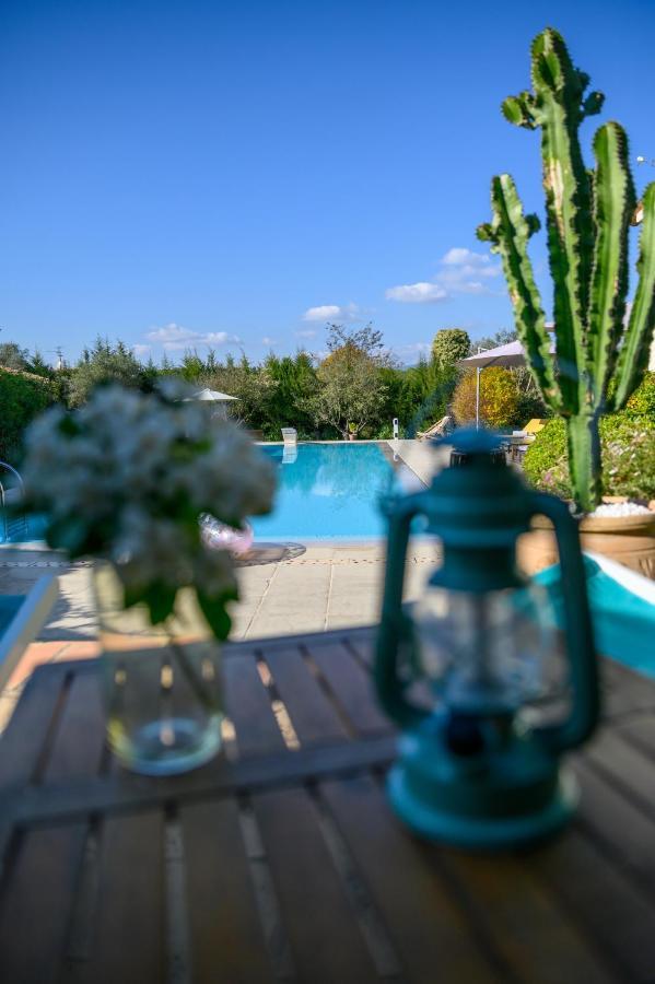 Le Mas De La Source Bed & Breakfast Мужен Екстериор снимка