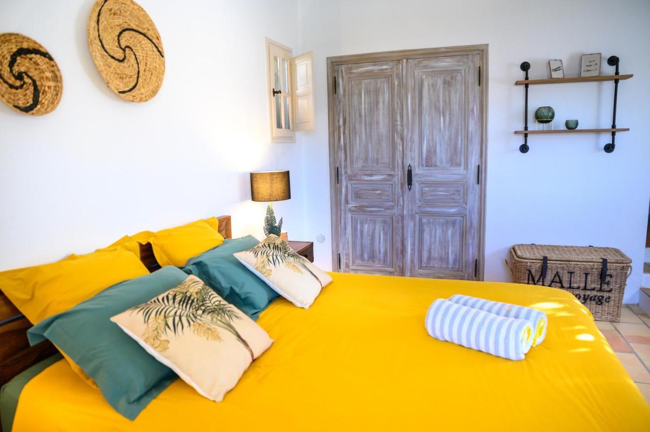 Le Mas De La Source Bed & Breakfast Мужен Екстериор снимка